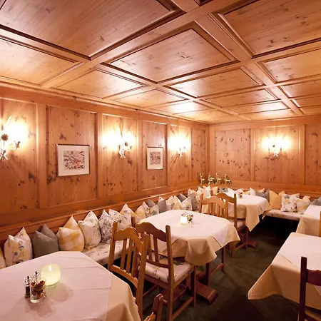 Gradenburg Pensión 3*